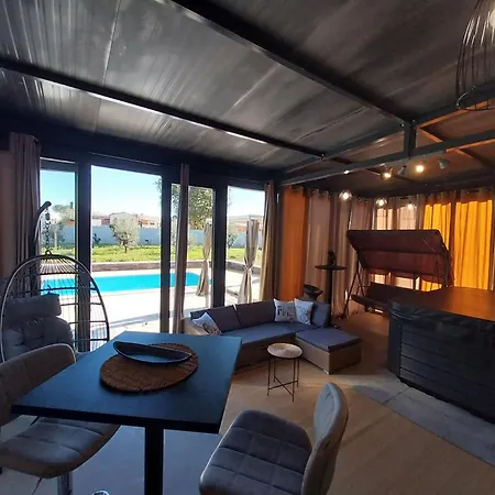 Villa Casa di Ljubica - Private paradise in Pula - Luxury&romance for couples, jacuzzi, massage, pool, bbq&fenced yard