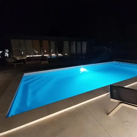Villa Casa di Ljubica - Private paradise in Pula - Luxury&romance for couples, jacuzzi, massage, pool, bbq&fenced yard