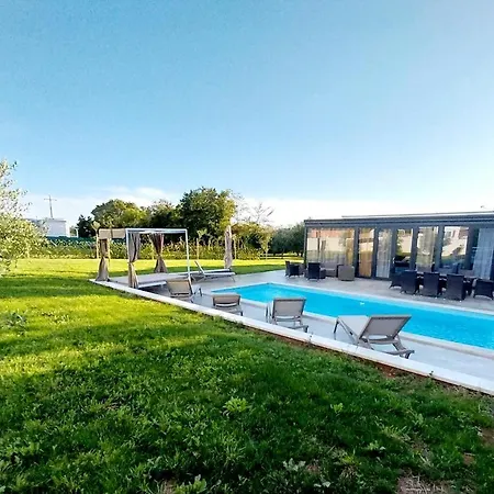 Hacienda Matea, An Oasis Of Romance Near The Beaches, Surrounded By Olive Trees, Pool, Jacuzzi, Playground, Istria Pula