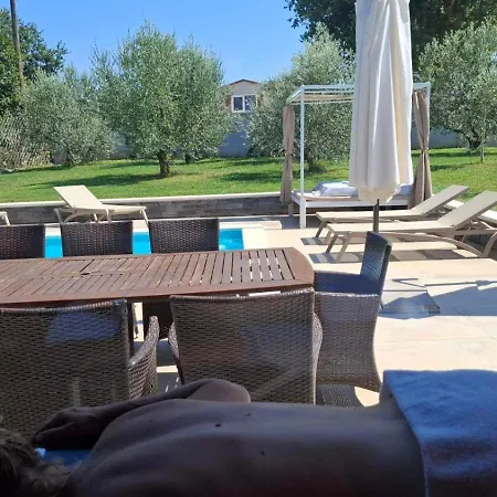 Hacienda Matea, An Oasis Of Romance Near The Beaches, Surrounded By Olive Trees, Pool, Jacuzzi, Playground, Istria 빌라 풀라