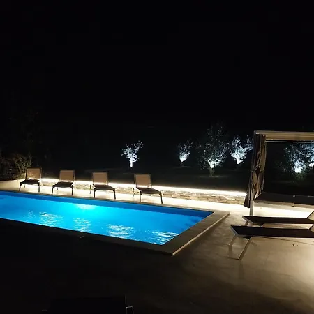 Hacienda Matea, An Oasis Of Romance Near The Beaches, Surrounded By Olive Trees, Pool, Jacuzzi, Playground, Istria Pula