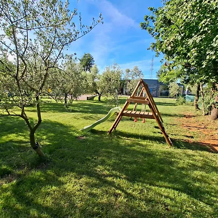 Hacienda Matea, An Oasis Of Romance Near The Beaches, Surrounded By Olive Trees, Pool, Jacuzzi, Playground, Istria Villa Pula